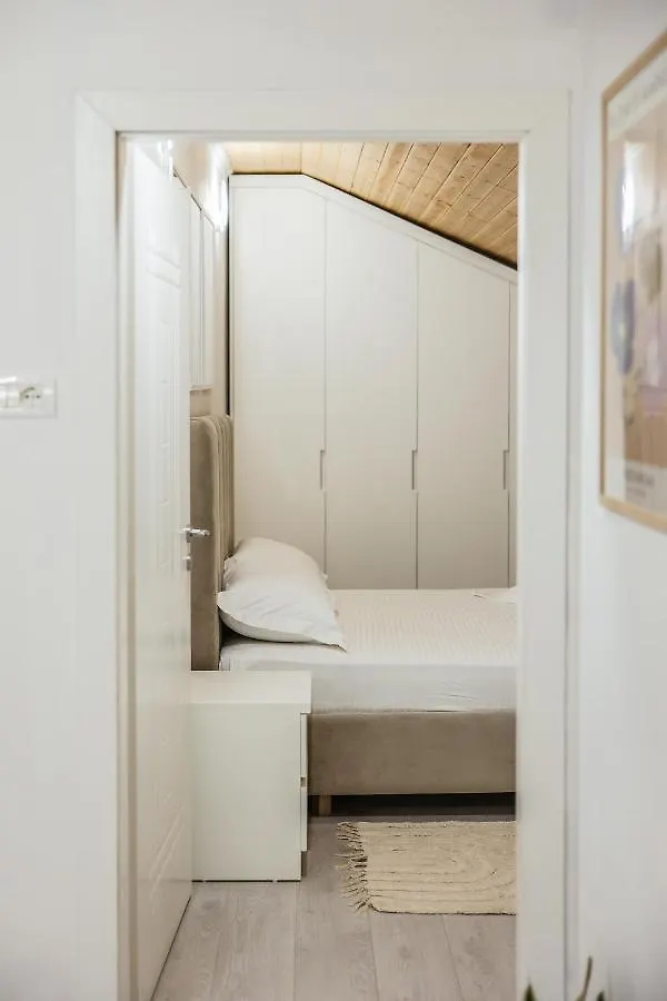 Loft Apartment By Holistay Tirana Albânia
