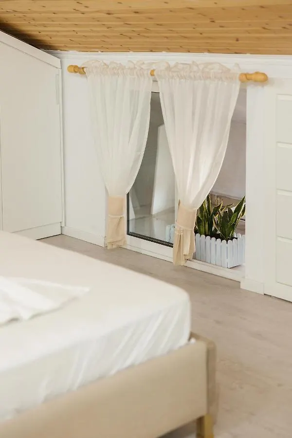 Loft Apartment By Holistay Tirana Albânia