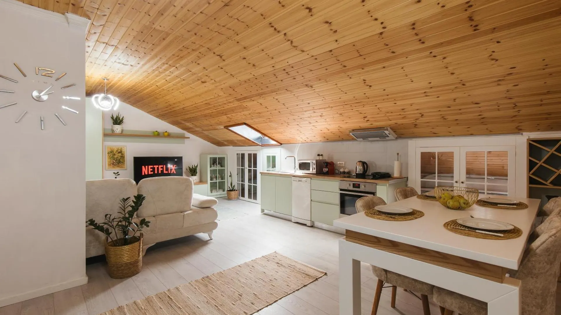Loft Apartment By Holistay Tirana Albânia