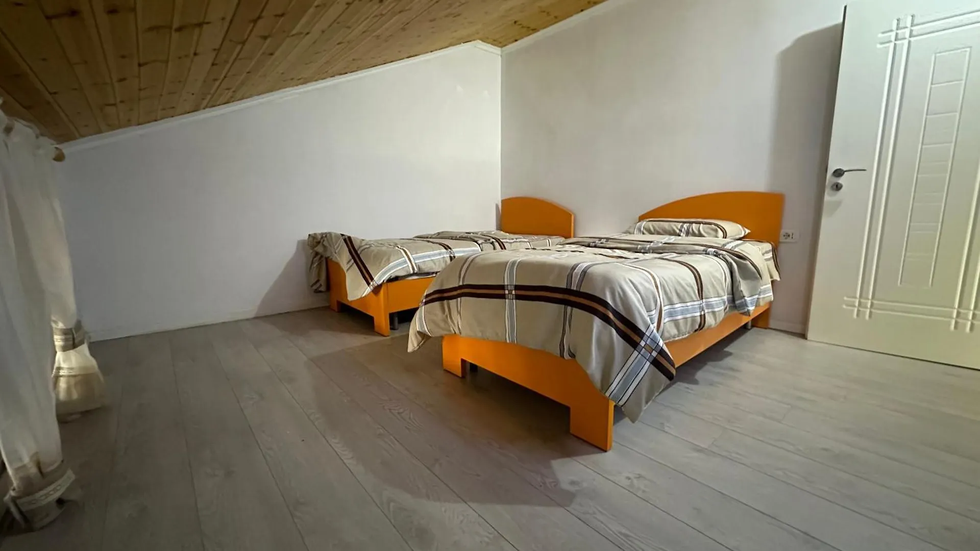 Loft Apartment By Holistay Tirana Albânia